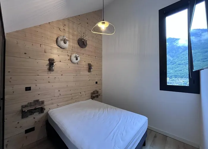 Triplex Moderne Avec Cheminee, Balcon Et Parking A - Fr-1-812-78