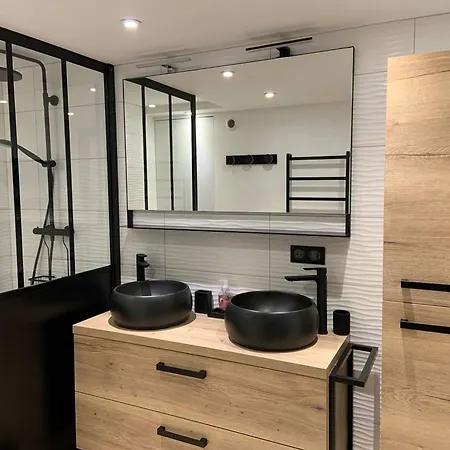 Triplex Moderne Avec Cheminee, Balcon Et Parking A - Fr-1-812-78 Apartment