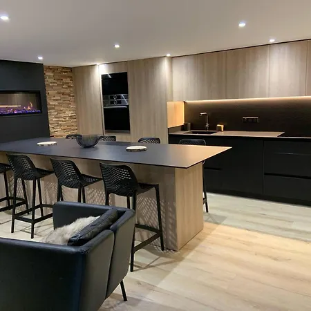 Triplex Moderne Avec Cheminée, Balcon Et Parking à - Fr-1-812-78