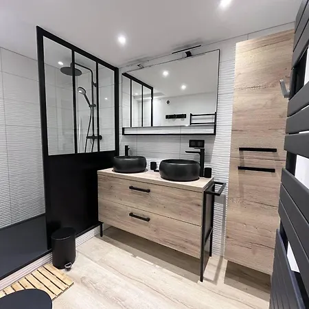 Triplex Moderne Avec Cheminée, Balcon Et Parking à - Fr-1-812-78 Appartement